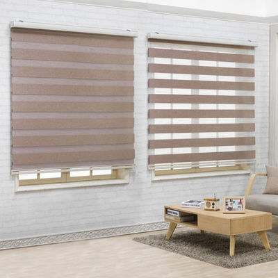 الألومنيوم Slat 610gsm فندق نوع الستائر 60mm المضادة للأشعة فوق البنفسجية بولي كلوريد الفينيل مادة البوليستر