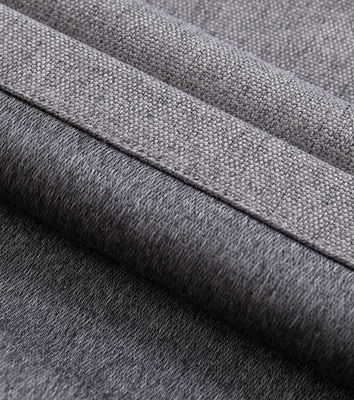 ستائر معتمة من الكتان المخملي باللون الرمادي الفاتح بطبقة مزدوجة بتصميم عصري بسيط