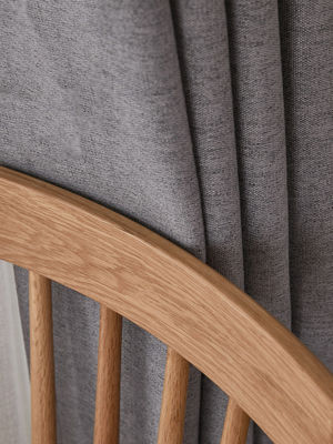 ستائر معتمة من الكتان المخملي باللون الرمادي الفاتح بطبقة مزدوجة بتصميم عصري بسيط