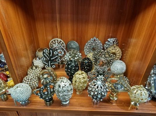 المصنع مباشرة بالجملة 16 / 19mm 28mm إكسسوارات قضيب الستارة المعدنية الكريستال
