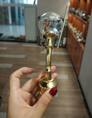 الجملة الكريستال الذهب الستار القطب المعادن تيجان اكسسوارات قضيب الستارة لقضبان الستارة