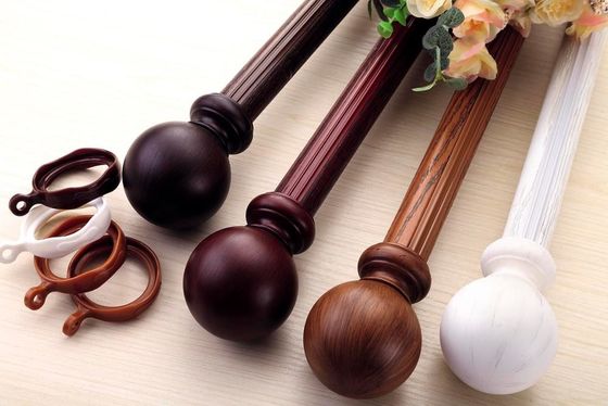 حلقات قضيب الستارة الحديثة المزخرفة 28 مم مع سطح رذاذ الطلاء الكهربائي