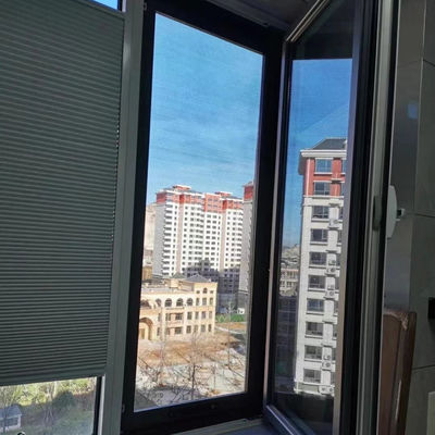 ستائر غرفة نوم عمودية على شكل خلية نحل ، مزودة بمحركات لأعلى ولأسفل ليلا ونهارا